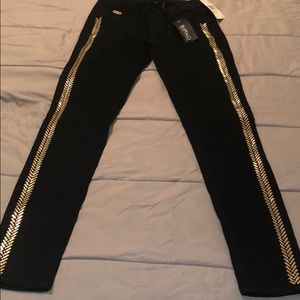Buffalo NWT LOW RISE SUPER SKINNY PANTS!!